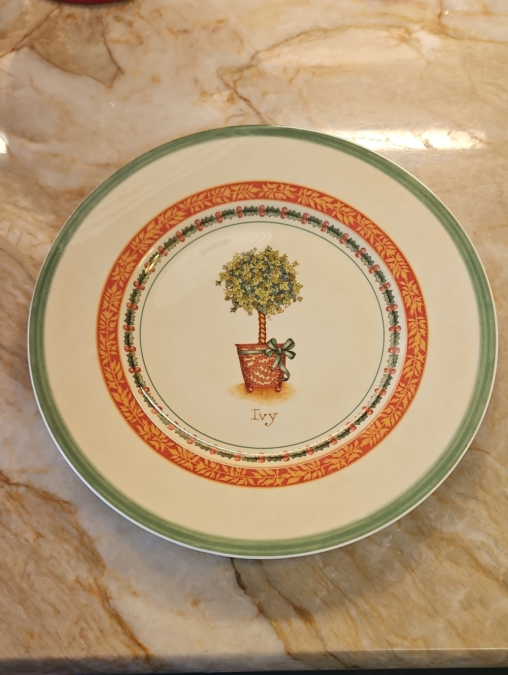 VILLEROY & BOCH Ivy Decorative Salad Plate with Topiary Motif